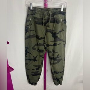 TNA Green Camouflage Pants size xs